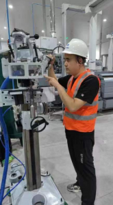 宏飛立式中心孔磨床在鄭州宇通汽車安裝使用！